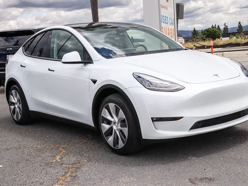 Used 2022 Tesla Model Y Long Range AWD/4WD image 3
