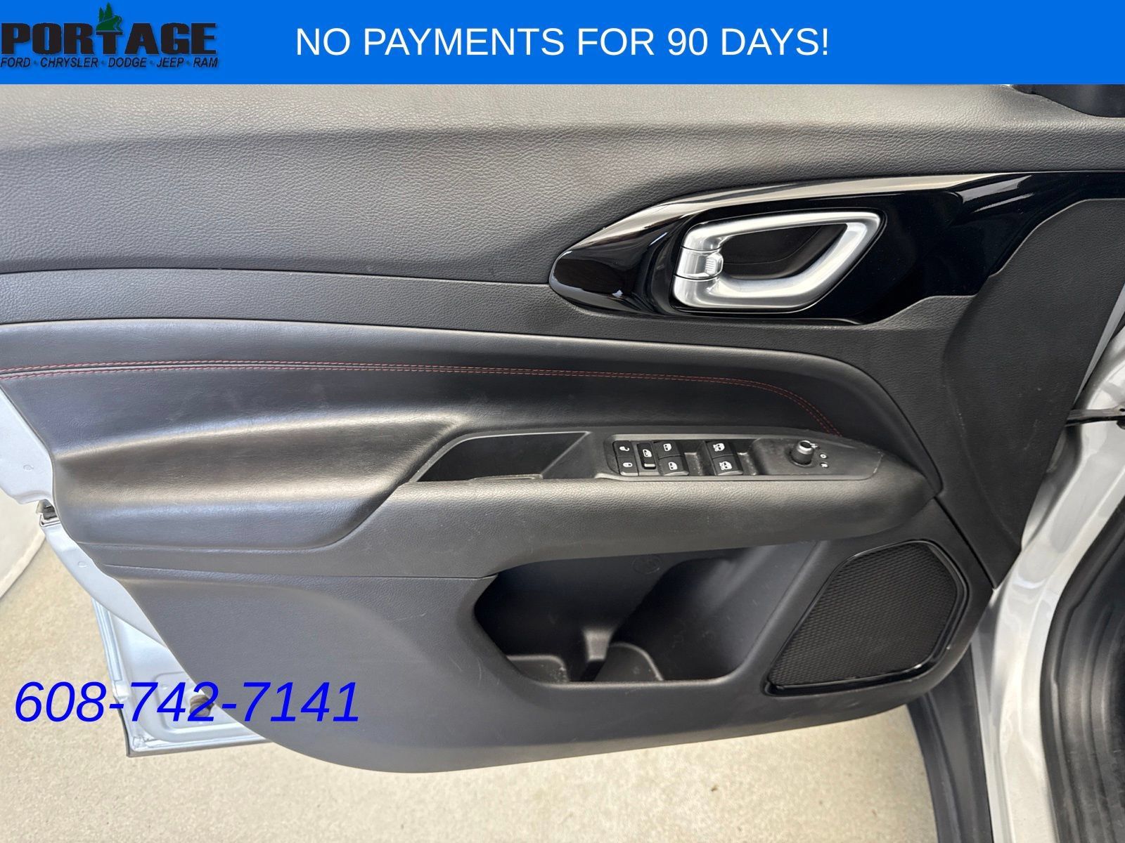 Used 2025 Jeep Compass Trailhawk AWD/4WD image 12