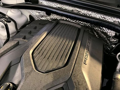 Used 2025 Porsche Macan image 33