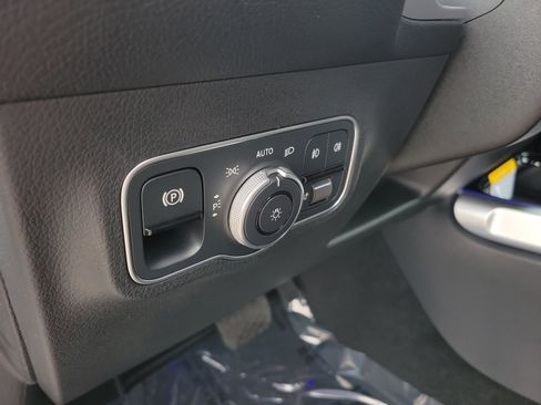 Used 2026 Mercedes-Benz GLB 250 GLB 250 image 16