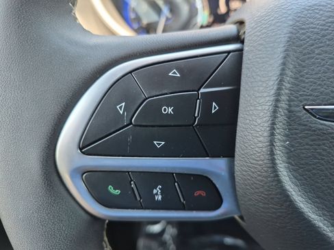 Used 2025 Chrysler Pacifica Select FWD image 14