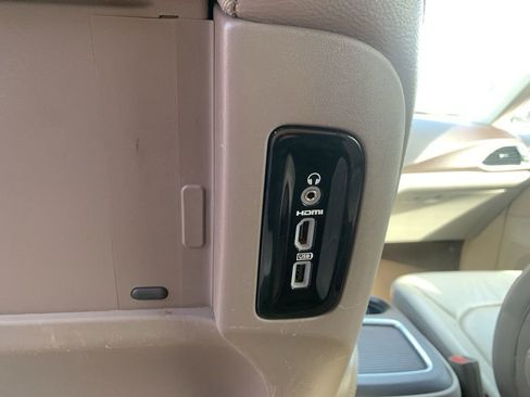 Used 2017 Chrysler Pacifica Touring-L Plus w/ Tire & Wheel Group image 14