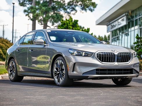 Used 2026 BMW 530i w/ Premium Package image 1