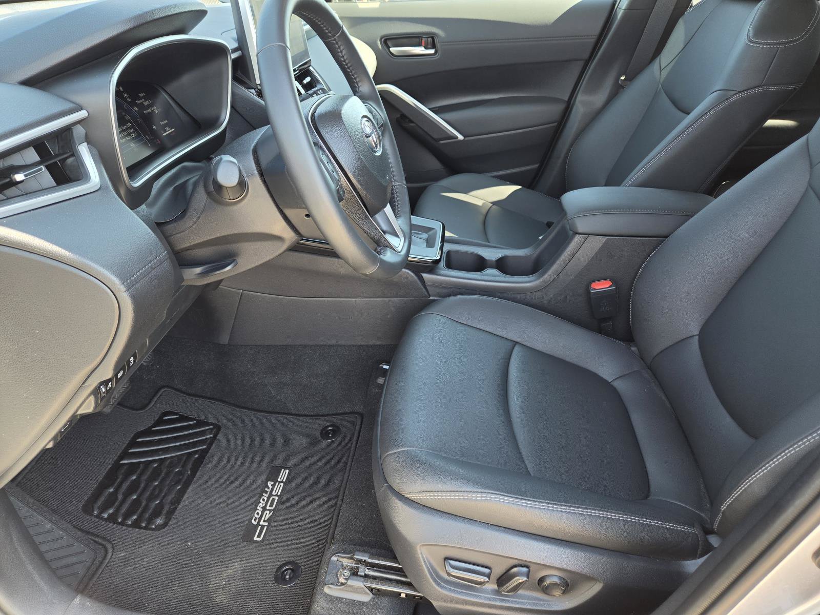 Used 2026 Toyota Corolla Cross XLE w/ Convenience Package FWD image 26