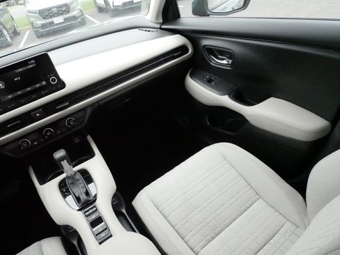 Used 2023 Honda HR-V LX image 11
