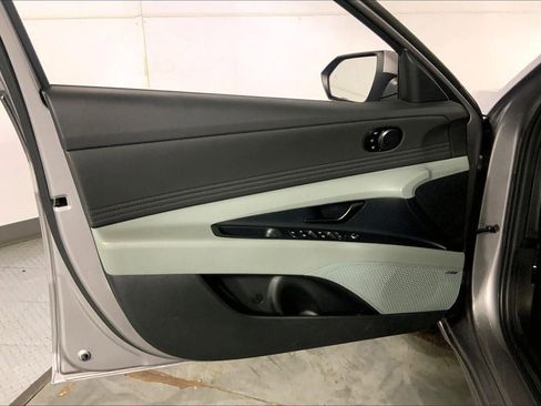 Used 2025 Hyundai Elantra Limited FWD image 24