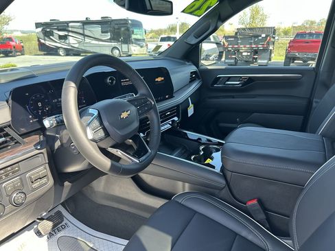 New 2026 Chevrolet Suburban Premier AWD/4WD image 25