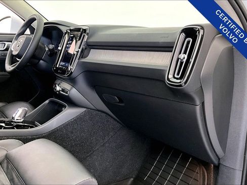 Certified 2023 Volvo XC40 B5 Ultimate w/ Protection Package Premier image 22