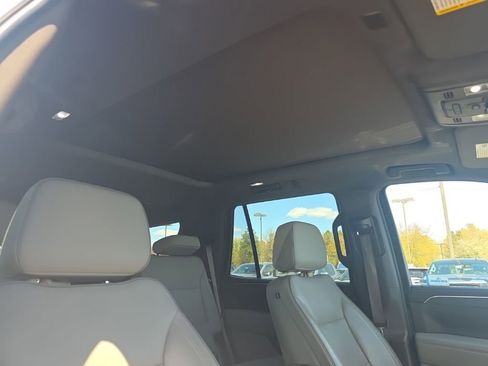 Used 2021 GMC Yukon SLT w/ SLT Luxury Plus Package AWD/4WD image 44