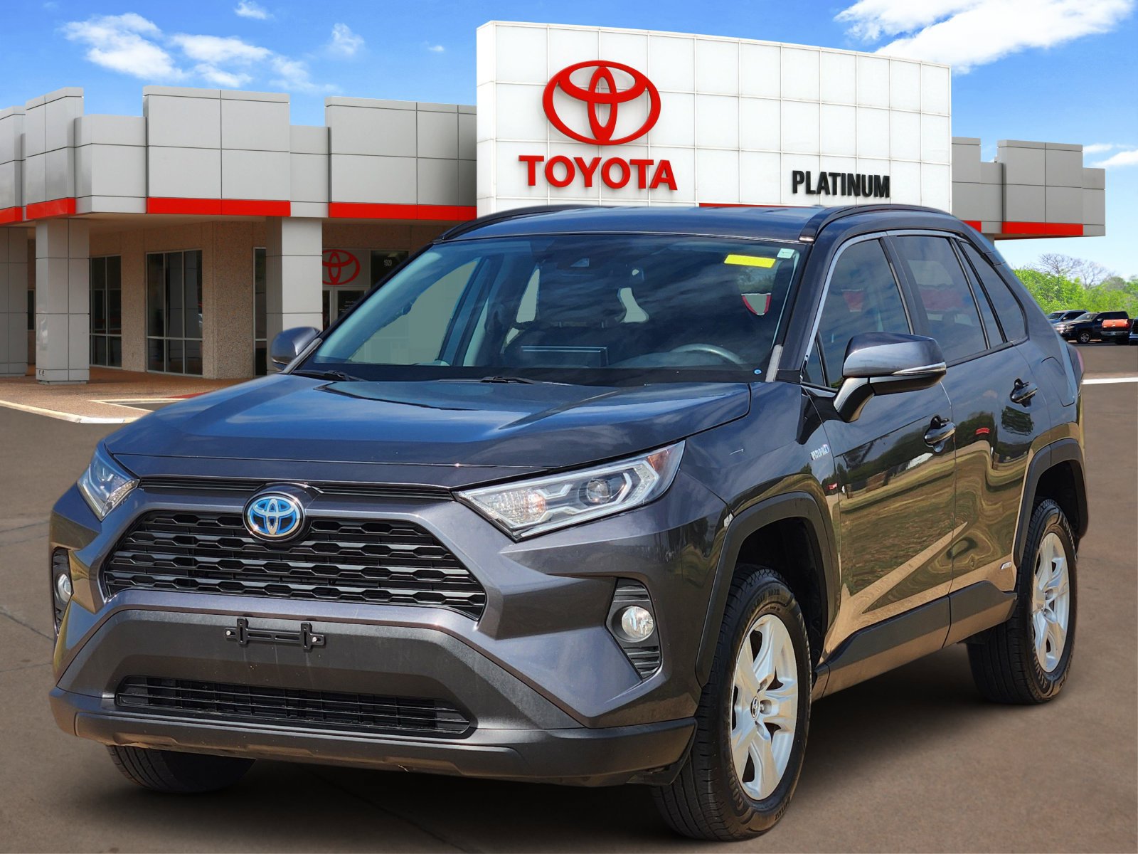 Used 2020 Toyota RAV4 XLE AWD/4WD image 2