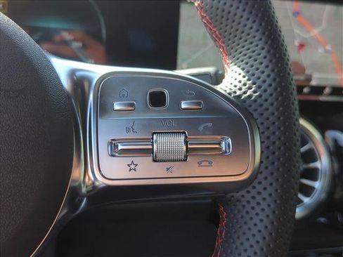 Used 2023 Mercedes-Benz EQB 300 4MATIC image 18