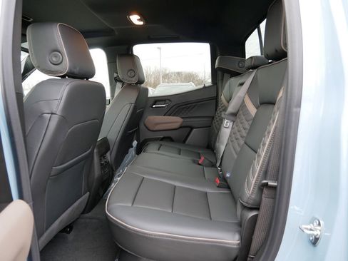 New 2026 GMC Canyon Denali image 8