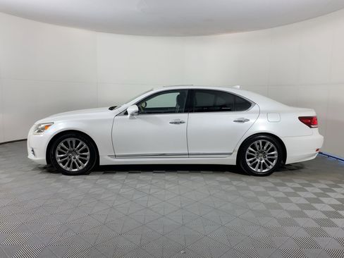Used 2017 Lexus LS 460 image 2
