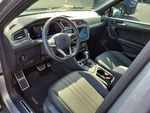Certified 2023 Volkswagen Tiguan SE R-Line image 21
