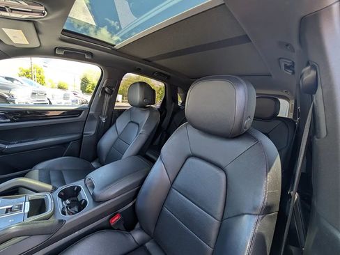 Used 2021 Porsche Cayenne AWD/4WD image 13