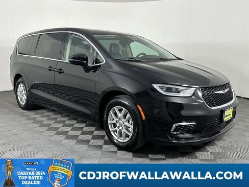 Used 2024 Chrysler Pacifica Touring-L image 1