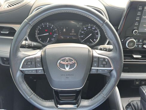 Used 2020 Toyota Highlander XLE FWD image 15