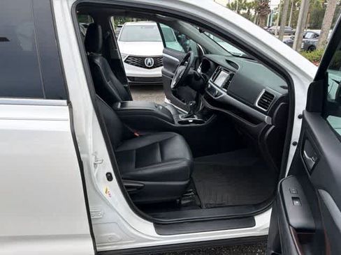 Used 2016 Toyota Highlander XLE FWD image 33