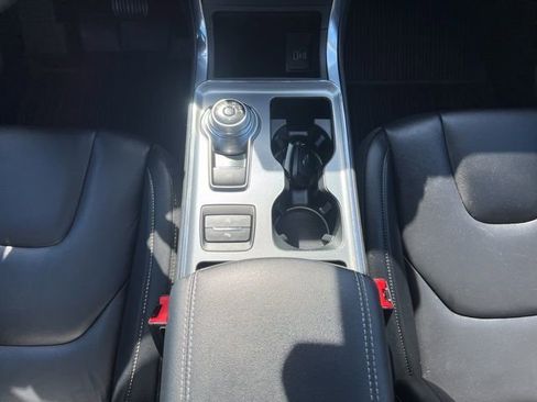 Used 2022 Ford Edge Titanium image 23