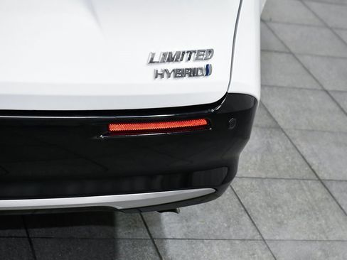 Used 2023 Toyota Sienna Limited image 87