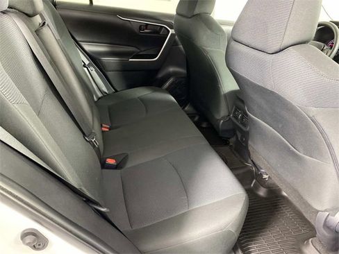 Used 2022 Toyota RAV4 LE image 12