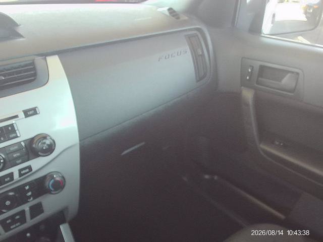Used 2010 Ford Focus SE FWD image 11
