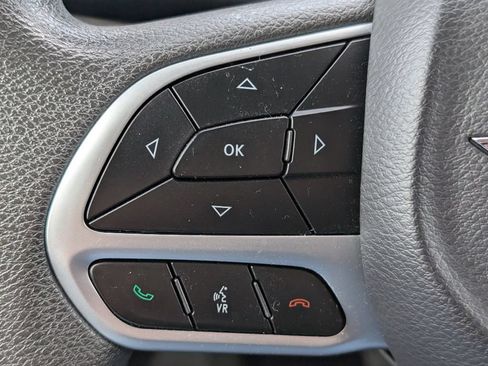 Used 2018 Chrysler Pacifica L FWD image 13