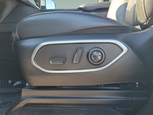 Used 2022 Jeep Wagoneer Series II AWD/4WD image 19