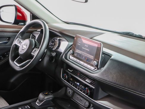 Used 2023 Nissan Rogue SV image 25