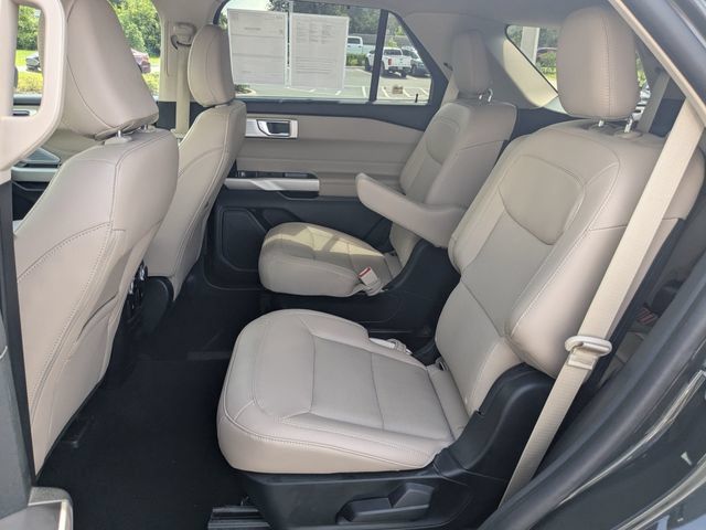 Used 2024 Ford Explorer Limited w/ Limited Technology Package RWD image 12