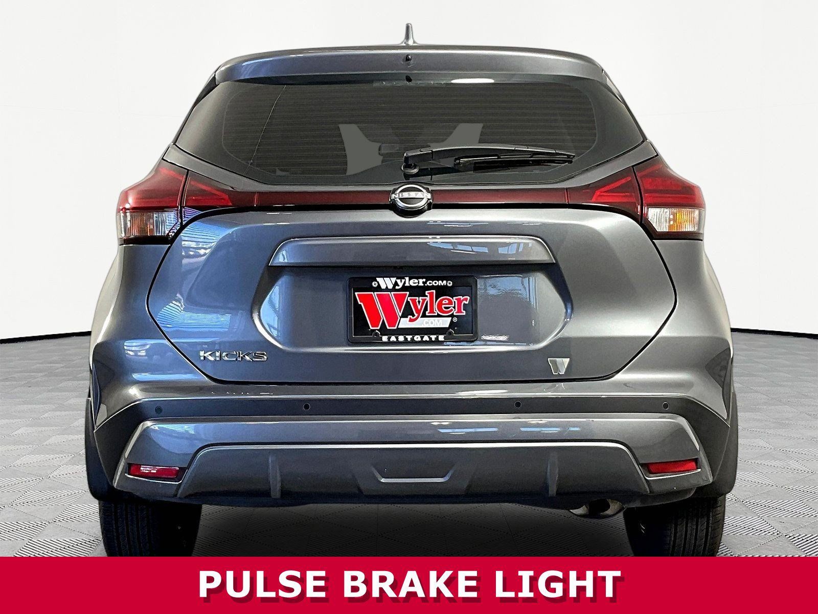 Used 2023 Nissan Kicks S FWD image 5