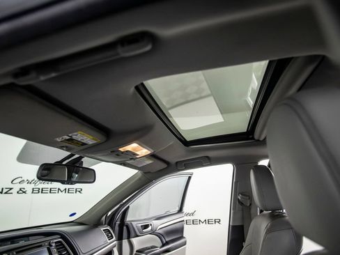 Used 2015 Toyota Highlander Limited w/ Driver Technology Package AWD/4WD image 29