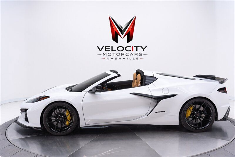 Used 2025 Chevrolet Corvette Z06 w/ Stealth Interior Trim Package RWD image 17