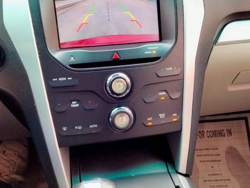 Used 2015 Ford Explorer XLT w/ Equipment Group 202A image 16