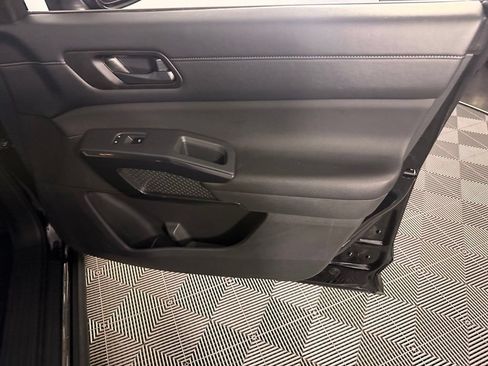 Used 2025 Nissan Pathfinder SV FWD image 35