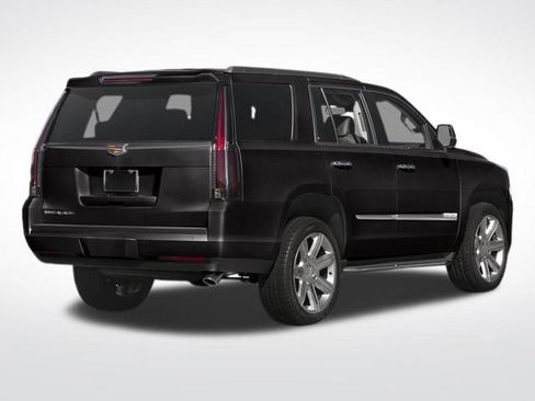 Used 2017 Cadillac Escalade Luxury image 2