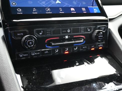 New 2025 Jeep Grand Cherokee L Limited w/ Black Appearance Package image 16