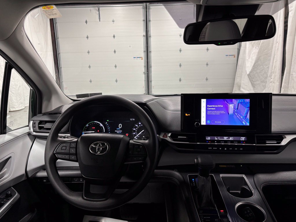 Used 2026 Toyota Sienna LE FWD image 16