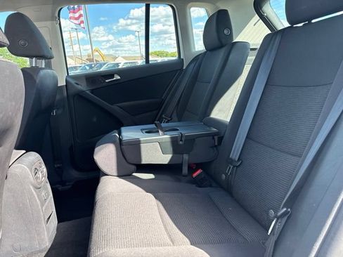 Used 2018 Volkswagen Tiguan Limited w/ Premium Package AWD/4WD image 16
