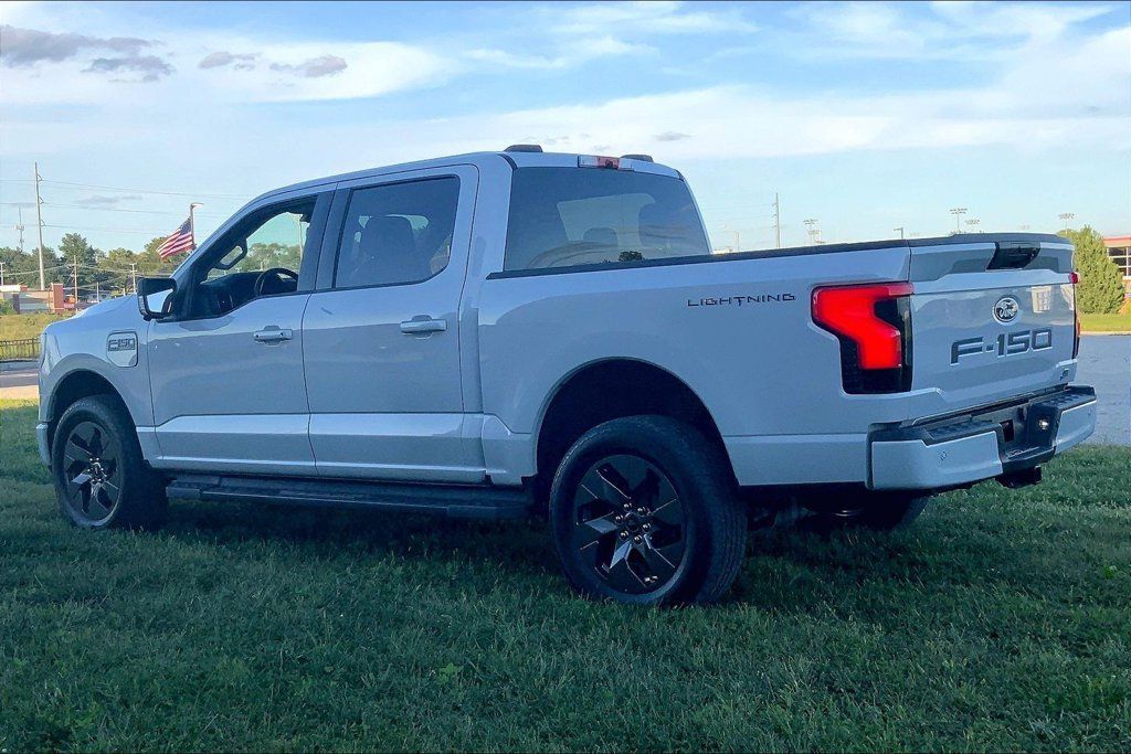 Used 2025 Ford F150 Lightning Flash AWD/4WD image 2