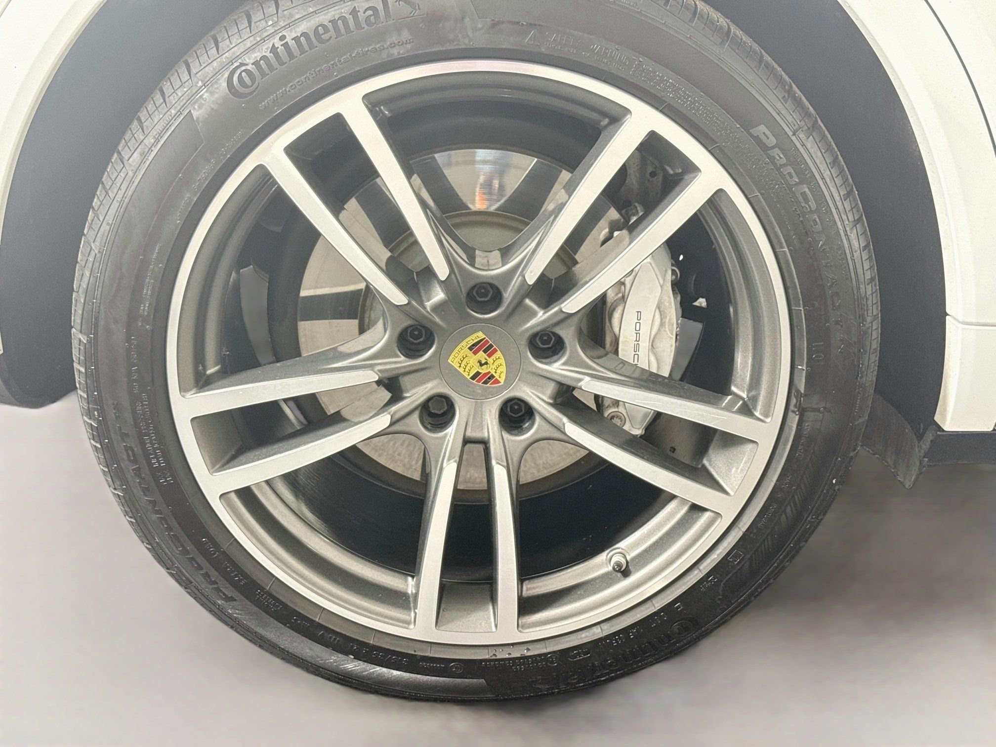 Used 2023 Porsche Cayenne Turbo w/ Assistance Package AWD/4WD image 32