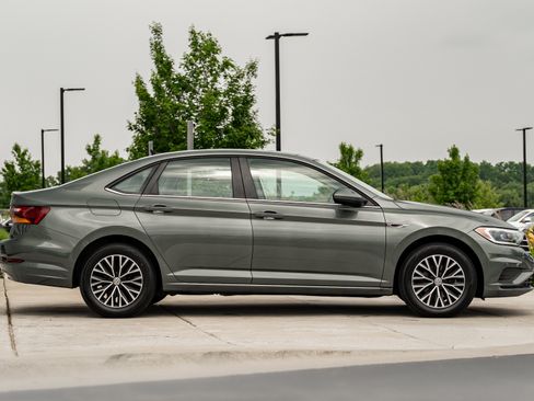 Used 2019 Volkswagen Jetta SEL FWD image 3