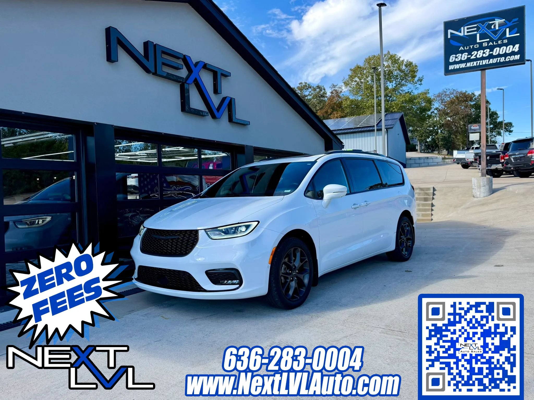 Used 2022 Chrysler Pacifica Touring-L w/ Uconnect Theater Family Group AWD/4WD image 1