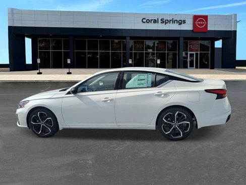 New 2026 Nissan Altima 2.5 SR w/ SR Premium Package FWD image 2