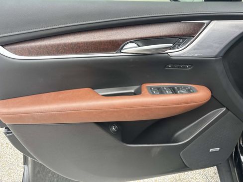 New 2025 Cadillac XT5 Sportv w/ LPO, Blue Accent Package image 17