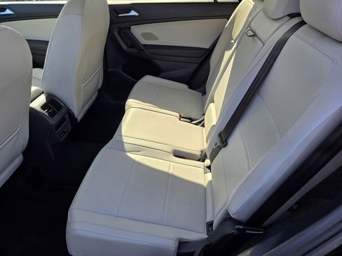 Used 2019 Volkswagen Tiguan SE w/ Panoramic Sunroof Package image 12