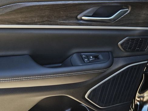 New 2026 Jeep Grand Cherokee Limited RWD image 14