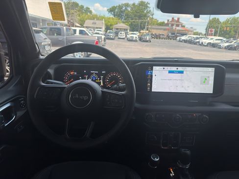 Used 2024 Jeep Wrangler Sport S image 12