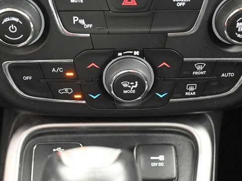 Used 2018 Jeep Compass Latitude w/ Popular Equipment Group FWD image 24