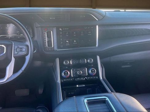 Used 2023 GMC Yukon Denali image 6